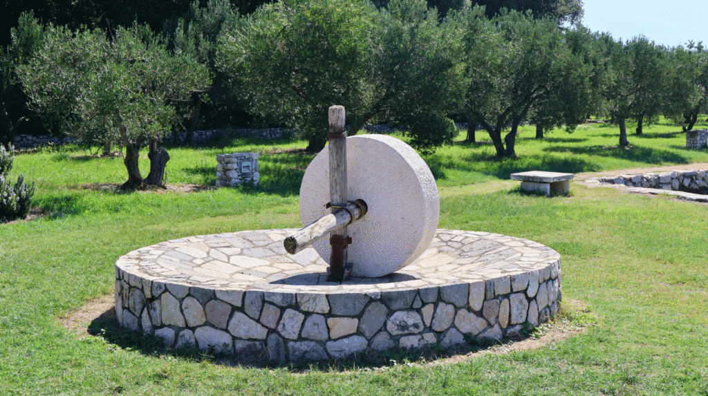 Traditionelle Steinmühle zur mechanischen Pressung von Oliven